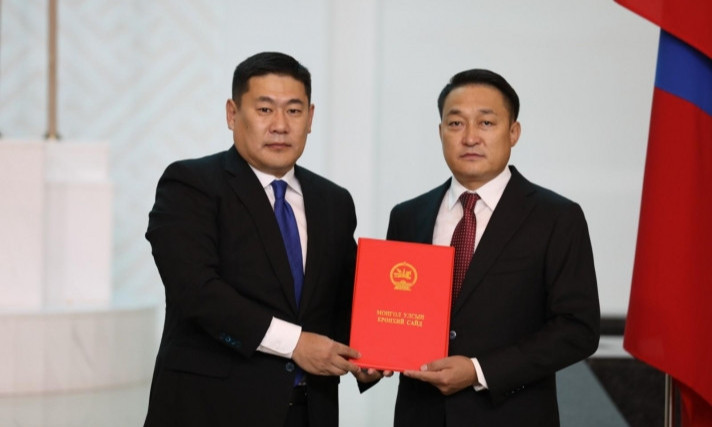 У.ХҮРЭЛСҮХ БОЛОН Л.ОЮУН-ЭРДЭНЭ НАРЫН ТУЛААНЫ ЗОЛИОС НЬ Д.АМАРБАЯСГАЛАН БОЛОХ УУ? 